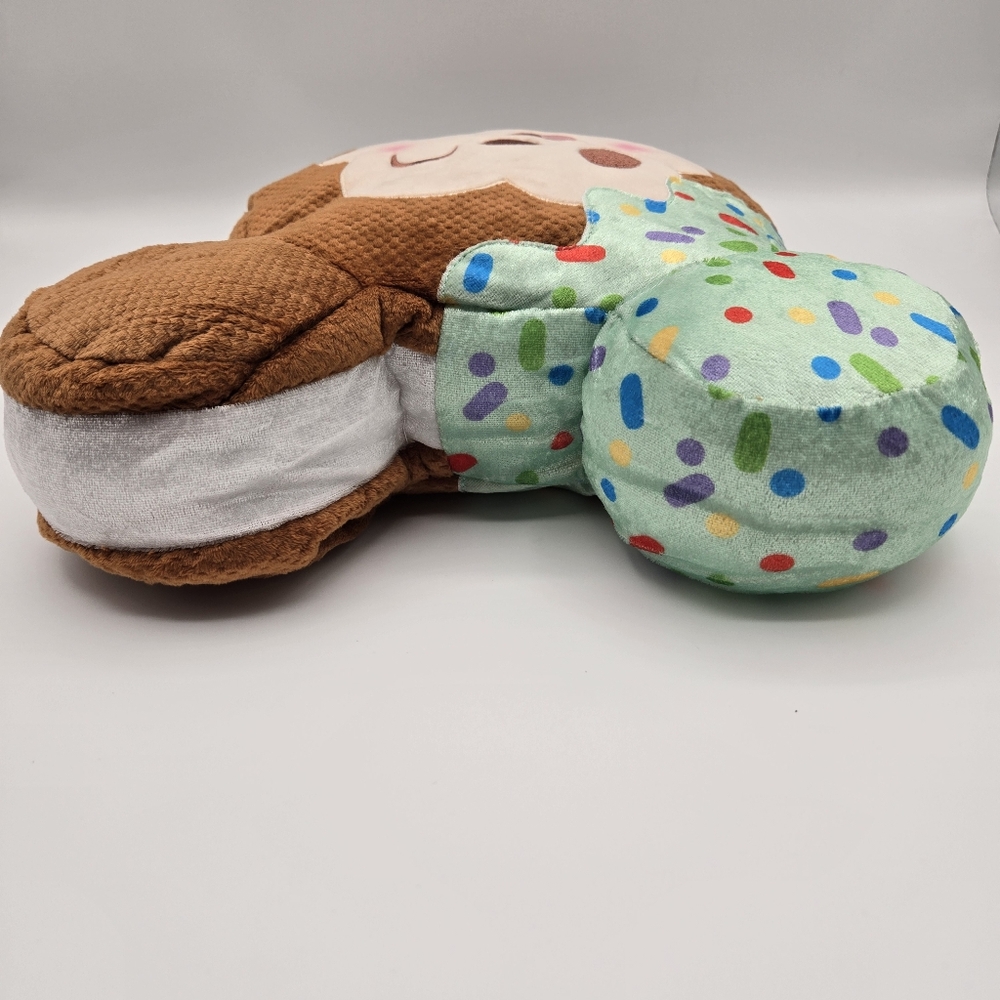Disney Munchlings Squeeze-A-Munch Large Mint Dipped Ice Cream Sandwich Plush - Picture 4 of 10